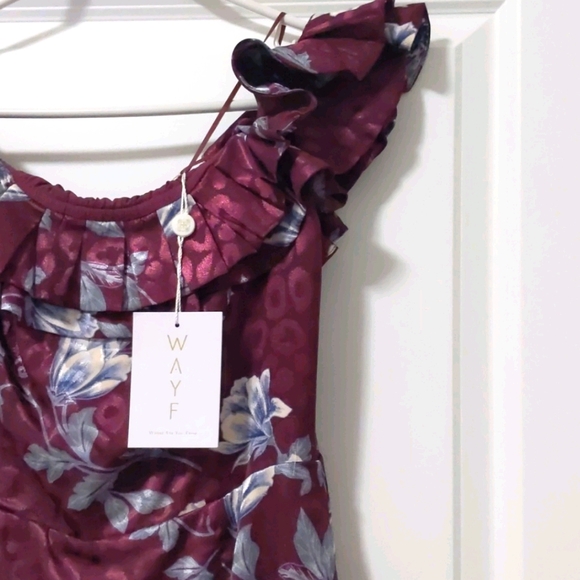 Beautiful Dress - Picture 2 of 3